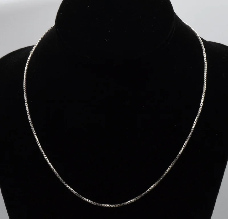 Ladies Necklaces Soft Shine-Ladies Sapphire Stone Necklaces -Vintage Italian Sterling Silver Box Link Chain Necklace - 18.25"