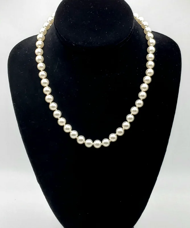 Ladies Necklaces with Milky Moonstone-Ladies Onyx Bold Necklaces -Vintage Single Strand Faux Pearl Necklace with Gold Tone Screw Clasp - 18.5"