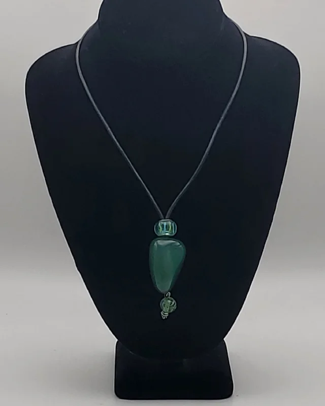 Ladies Necklaces with Green Aventurine-Ladies Cultural Heritage Necklaces -Dyed Green Agate Leather Cord Necklace