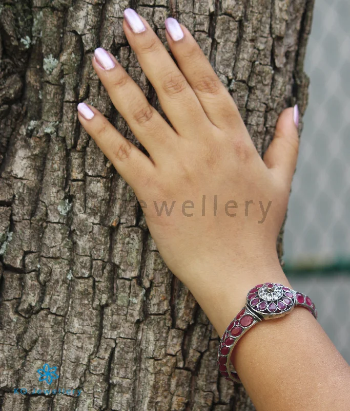 Ladies Bracelets with Oval Spark-Ladies Painted Art Bracelets -The Amyra Silver Kempu Bracelet (Oxidised/Size /2.2/2.4/2.6/2.8)