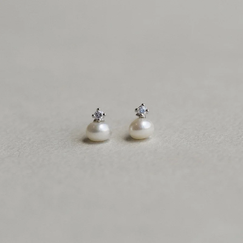 Ladies Arid Dune Earrings -Ladies Earrings for Engineer Shine-Pearl and Crystal Stud Earrings